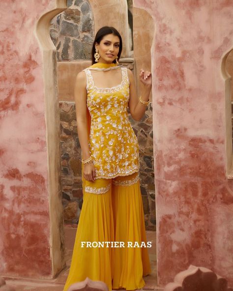 Frontier Raas on Instagram: “𝑻𝒊𝒎𝒆𝒍𝒆𝒔𝒔 𝑻𝒓𝒆𝒂𝒔𝒖𝒓𝒆𝒔 is an effortless collection for the contemporary woman. It amalgamates her most classic & beloved silhouettes with…” Frontier Raas, Indian Couture, Timeless Treasures, Flapper Dress, Saree, Couture, Boutique, Fashion Design, On Instagram