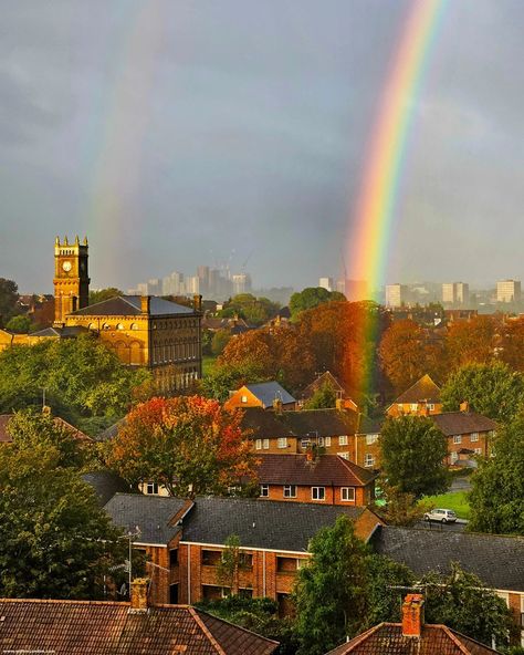 [2 photos] 🌈 🌇 🌞 Good morning! 😍 Have a lovely day! 📌 West London ❤️ ▶️ Follow @withinlondon ❤ Like | 👤 Tag friends | 💬 Comment 📸 Ina/WithinLondon 🌍 Visit 👉 www.withinlondon.com 👈 #skyscape #westlondon #livelondon #liveealing #lovelondon #skypics #sunrisephotography #skyporn #beautifulsunrise #skyphotography #sky #ealing #uksky #greatbritain #instagood #ealing #london #londonguru #londonguru #mydarlinglondon #londra #londres #ealinfeeling #londonforall #coollondon #londongram #sunrise #rain... London In Christmas Time, Ealing London, Snowy London Aesthetic, London Sunny Day, Sunset In London, Christmas Lights London 2021, Have A Lovely Day, Tag Friends, London Christmas