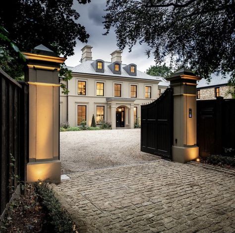 Luxury Driveway, Neo Classical Architecture, Rendered Houses, Modern Neoclassical, Luxury Houses Mansions, Classical House, Residential Architect, Neo Classic, Front Entrance