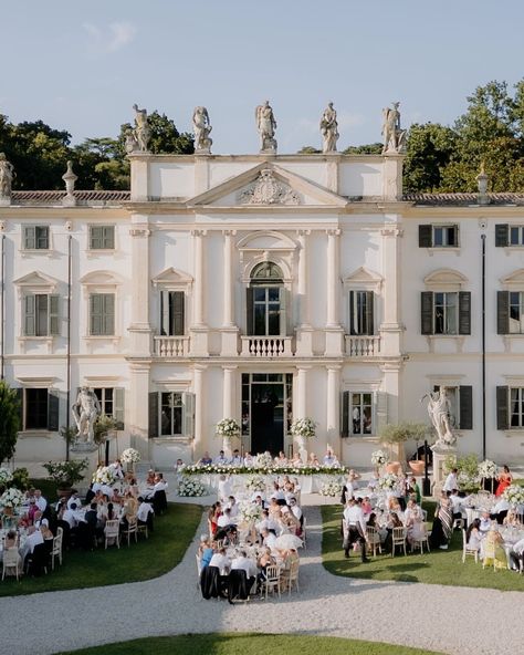 The Timeless Charm of Verona for a Dream Wedding in Italy For couples envisioning a wedding in Italy, Villa Mosconi Bertani offers an exclusive alternative to the renowned Tuscan villas. Located in the heart of romantic Verona, this historic estate combines elegance and authenticity, providing an unforgettable experience. The beauty of the details: from the meticulously curated gardens to the refined decor, every corner of Villa Mosconi Bertani tells a centuries-old love story, perfect for ... Verona Wedding, Tuscan Villas, Italy Villa, Wedding In Italy, Tuscan Villa, Old Love, Italian Wedding, Italy Wedding, Verona