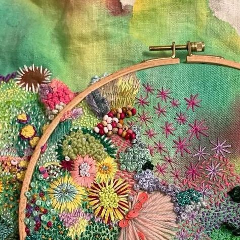 Stitch Paintings, Freeform Embroidery, Sew Embroidery, Embroidery Lessons, Textile Art Embroidery, Contemporary Embroidery, Felt Embroidery, Bead Embroidery Patterns, Embroidered Art