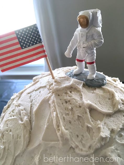 Rocket Ship Cake Space Theme, Astronaut Party Ideas Space Theme, Space Food Birthday Party, Astronaut Dessert Table, Rocket Cupcake Cake, Space Theme Desserts, Nasa Themed Birthday Party, Rocket Ship Cake, Space Theme Birthday Cake