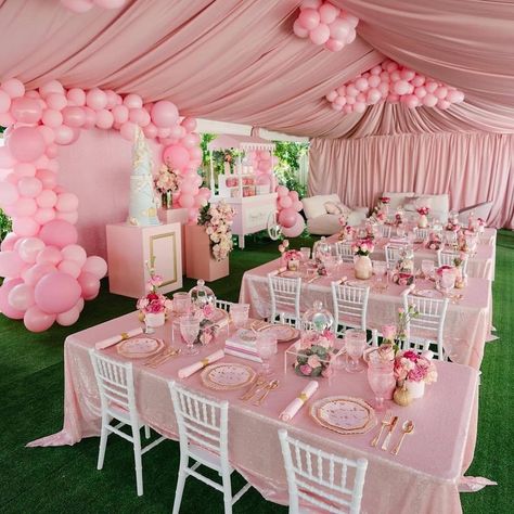 The girliest #bridalshower inspo of all time! #rg @royaltea_hightea . . . goblet 1st Birthday Princess Theme, Birthday Princess Theme, 1st Birthday Princess, Cake Elegant, Ideas Baby Shower, Tafel Decor, Hanky Hem, Princess Theme, Birthday Princess