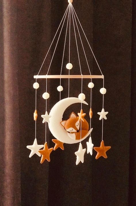 Fox Mobile, Baby Play Gym Toys, Felt Baby Mobile, Fox Nursery Decor, Boho Mobile, Moon Mobile, Hantverk Diy, Cot Toys, Fox Baby Shower