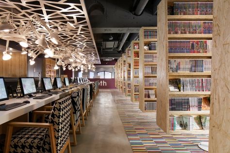 Internet / Manga Café & Capsule Hotel by fan Inc., Tokyo – Japan » Retail Design Blog Manga Cafe, Cafe Japan, Library Cafe, Capsule Hotel, Bookstore Cafe, Library Inspiration, Library Architecture, Book Cafe, Cozy Cafe