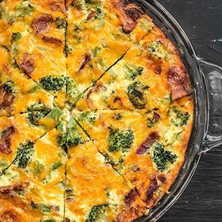 Broccoli Quiche Recipes, Quiche Recipes Crustless, Bacon Broccoli, Broccoli Quiche, Breakfast Quiche Recipes, Quiche Recipes Easy, Bacon Quiche, Budget Bytes, Low Carb Meal