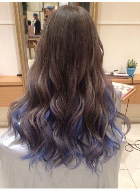 Blue Tips Hair, Blue Brown Hair, Blue Hair Highlights, Peekaboo Highlights, Dip Dye Hair, Hair Color Underneath, Peekaboo Hair, Hair Color Streaks, Hair Streaks