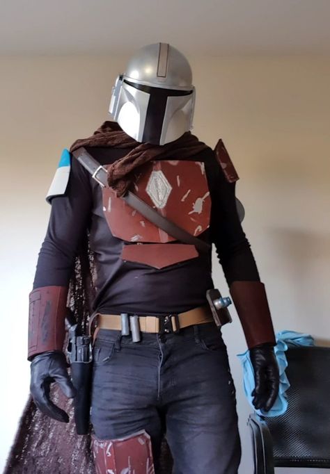 Mandalorian Costume Diy, Disfraz Star Wars, Mandalorian Costume, Star Wars Series, Mandalorian Cosplay, Top Cosplay, Helmet Armor, Costume Making, The Revenge