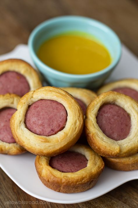 Smoked Sausage Bites with Honey Mustard Dip Smoked Sausage Bites, Crispy Sausage, Sausage Crescent, Sausage Crescent Rolls, Sausage Bites, Honey Mustard Dip, Fingerfood Baby, Yellow Bliss Road, Mustard Dip