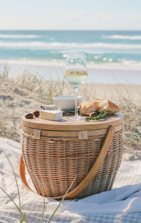 New House Gift Ideas, House Gift Ideas, Beautiful Picnic, Food Bites, Beach Picnics, The Beach People, New House Gift, Beach People, Picnic Inspiration