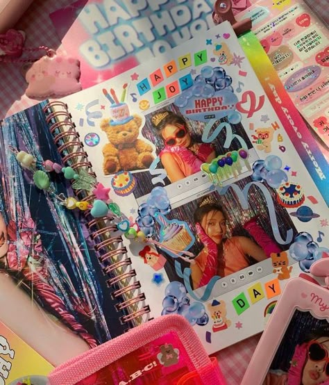 Photo Scrapbook Aesthetic, Memory Collage Ideas, Birthday Album Ideas, Memory Journal Friends, Y2k Scrapbook, Friends Sketchbook, Kpop Scrapbook, Scrapbook Inspo, Friend Scrapbook