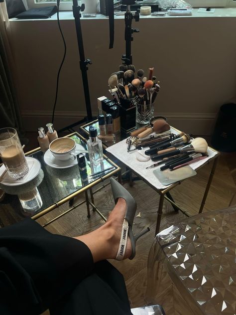 Doing Your Makeup Aesthetic, Cosmetics Business Aesthetic, Makeup Brand Owner Aesthetic, Makeup Artist Aesthetic Vision Board, Makeup Artist Lifestyle, Makeup Studio Aesthetic, Beautition Job Aesthetic, Beauty Business Aesthetic, Makeup Artist Portfolio Ideas