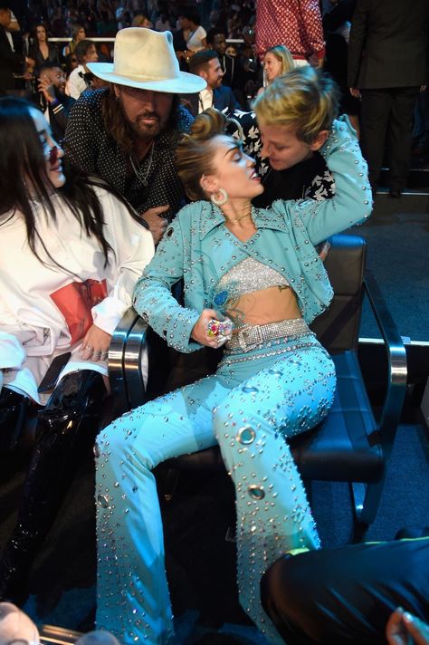 Miley Cyrus Cowgirl, Miley Cyrus Aesthetic, Miley Cyrus Vma, Caves Collect, Old Miley Cyrus, Miley Cyrus Photoshoot, Miley Cyrus Style, Miley Cyrus, Aesthetic Wallpapers