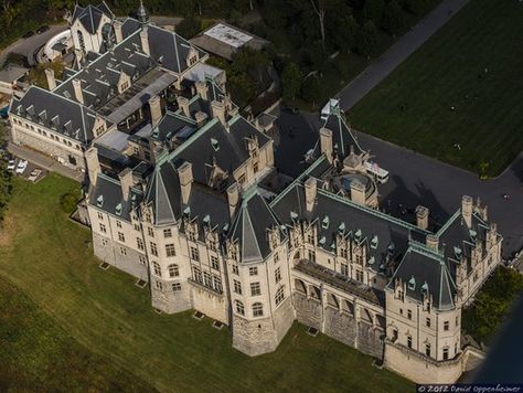 Biltmore House- Aerial rear view Biltmore House Interior, Vanderbilt Estate, American Castles, American Mansions, Vanderbilt Mansions, Houses In America, Building Inspiration, Biltmore House, Famous Castles