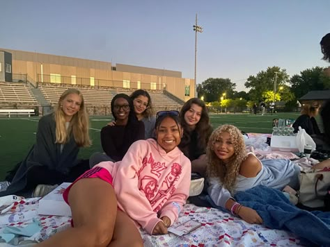 Senior Sleepover, Senior Aesthetic, Senior Year Aesthetic, Senior Year Fun, Americana Aesthetic, Highschool Aesthetic, Senior Year Of High School, High School Life, Sophomore Year