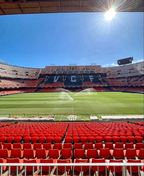 #football #stadium #valencia #laliga Valencia Football, Valencia Cf, Football Stadium, Football Stadiums, Baseball Field, Valencia, Football, Travel, American Football