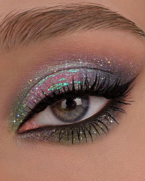 Eyeliner Design, Rainbow Eye Makeup, Pure Makeup, Eyeliner Ideas, Witty Sayings, Eyeliner Designs, 2025 Trends, Christmas Giveaway, Eye Makeup Pictures