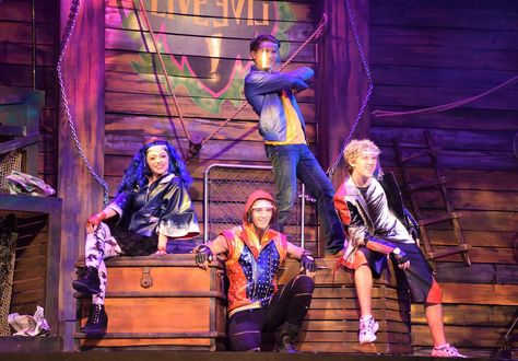 Descendants Set Design, Descendants The Musical, Descendants Costumes, Broadway Costumes, Disney Channel Original, Live Theater, Theatre Shows, Evil Villains, Drama Club