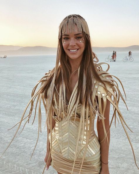 Claudia Czapiewska on Instagram: “you are gold baby, solid gold #throwbackday” Burning Man Outfits Women, Burningman Fashion, Coachella Inspired Outfits, Coachella 2020, Burning Girl, Burning Man Style, Burner Girls, Burning Man Girls, Coachella 2016