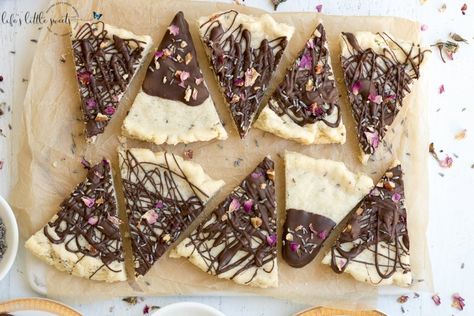 Lavender Rose Shortbread is a herb-infused, classic shortbread cookie, dipped in dark chocolate and decorated with dried lavender and rose petals. #lavender #rose #shortbread #chocolate #edibleflowers #driedflower #driedherbs #roses #cookies #recipe #homemade #butter #flour Shortbread Chocolate, Dreamy Desserts, Cold Brew Iced Coffee, Chocolate Melting Wafers, Shortbread Recipe, Brunch Table, Shortbread Recipes, Shortbread Cookie, Pretty Dessert