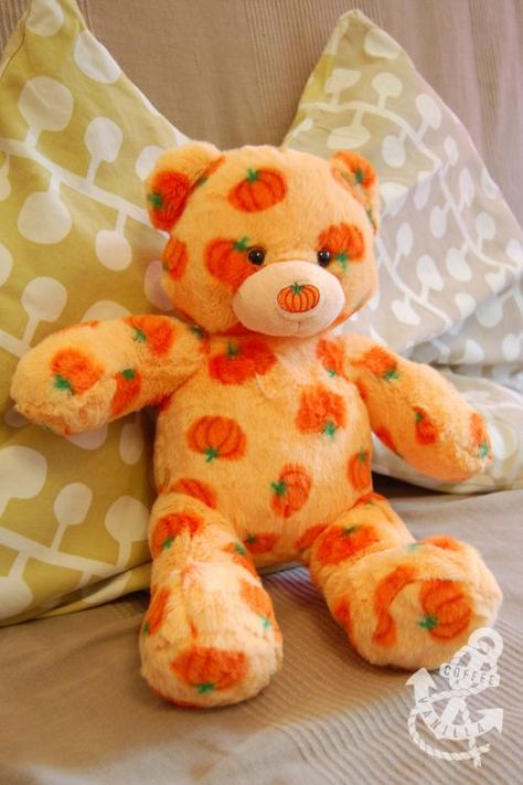 Halloween at Build-A-Bear Workshop Hello Kitty Build A Bear, Cute Squishies, A Teddy Bear, Cute Stuffed Animals, Build A Bear, 영감을 주는 캐릭터, Cute Toys, Cute Plush, Halloween Pumpkin