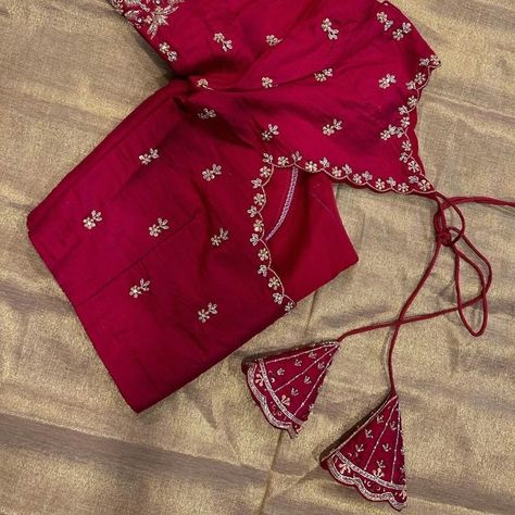 Pink Blouse Embroidery Designs Simple, Red Color Blouse Maggam Work, Single Line Work Blouse Designs, Red Maggam Blouse Designs, Simple Blouse Embroidery Designs Latest, Simple Works On Blouses, Saree Maggam Work Designs, Very Simple Maggam Work Designs, Simple Red Blouse Designs