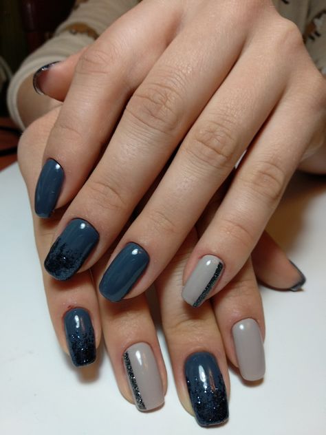 Dark grey and light grey working the magic Blue Black Grey Nails, Dark Blue And Grey Nails, Dark Gray Nails With Design, Grey Blue Nails Designs, Blue Gray Nails Design, Blue Grey Nails Design, Dark Grey Nail Ideas, Blue And Grey Nails, Dark Gray Nails