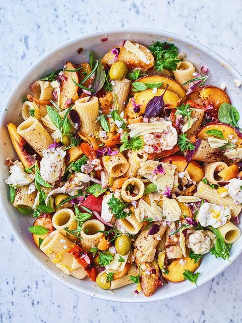 Summer Pasta Salad - Carolina Gelen Peach Pasta Salad, Sweet Potato Seasoning, Ms Diet, Rigatoni Pasta, Fast Foods, Pasta Salad Recipe, Summer Pasta Salad, Grilled Peaches, Man Food