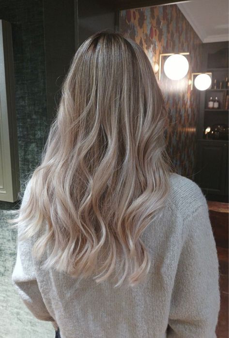 Cold Blonde Hair Balayage, Cold Balayage, Cold Blonde Hair, Cold Blonde, Balayage Hair Blonde Long, Blond Beige, Beige Blonde Hair, Warm Hair Color, Balayage Long Hair