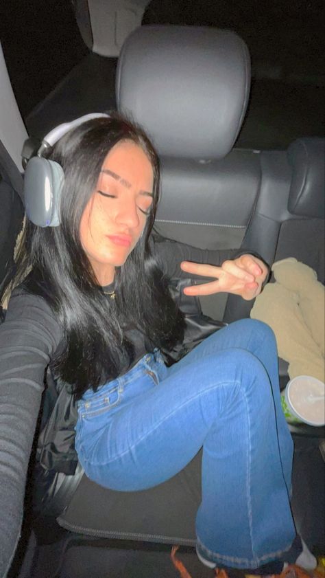 Road Trip Selfies, Road Trip Photo Ideas, Peace Sign Selfie, Bootcut Jeans Black, Peace Fingers, Trip Photos, Airpod Max, Car Selfie, Birthday Wallpaper