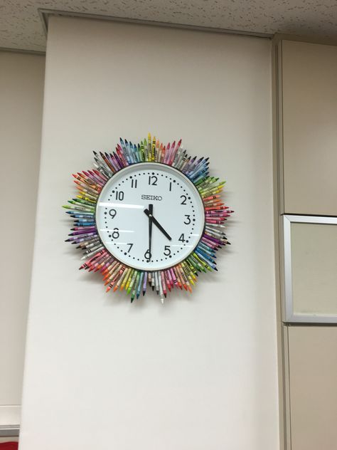 I love the clock I made for my classroom this year. I took 4 different sizes of crayons to make the star-like pattern around the clock. I actually also hot glued the crayons to a magnetic strip I was able to wrap around the metal outside of the clock so that its removable if I want it be. Christmas Presents For Teachers, Crayon Wreath, Newspaper Crafts Diy, Daycare Decor, Appreciation Gifts Diy, Crayon Crafts, Marker Crafts, Teacher Appreciation Gifts Diy, Art Classroom Decor