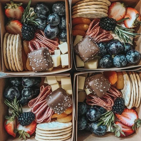 Charcuterie Boxes For Weddings, Charcuterie Togo Boxes, Wedding Charcuterie Boxes, Mini Charcuterie Boxes To Go, Charcuterie Snack Box Ideas, Charcuterie Box For One, Valentines Charcuterie Box Ideas, Charcuterie Bento, Charcuterie Box Gift