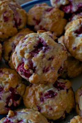 Raspberry Banana Muffins Raspberry Banana Muffins, Banana Raspberry Muffins, Raspberry Oatmeal Muffins, Raspberry Muffin Recipes, Raspberry Banana, Raspberry Oatmeal, Raspberry Scones, Banana Buttermilk, Applesauce Muffins