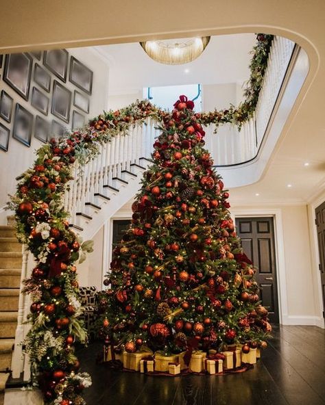 Early Hours London Ltd on Instagram: "I CHRISTMAS DOORSCAPE • Christmas installation for @rochellehumes @marvinhumes and family • An @earlyhoursltd creation • Festive decoration for the beautiful home of @rochellehumes and @marvinhumes The team created these huge bauble filled trees and classic winter foliage wreaths to dress the doorway ready for all the fun of the holidays ♥️ Photography @binkynixoncommercial #earlyhoursltd #doorsofinstagram #christmas2021 #christmasdecor #christmasiscoming Huge Christmas Tree Luxury, Christmas Tree Installation, Huge Christmas Tree, Christmas Stairs, Big Christmas Tree, Foliage Wreath, Holiday Photography, Curved Staircase, Big Tree