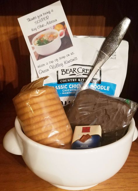 Soup Bowl Gift Ideas, Soup Mug Gift Ideas, Soup Cup Gift Ideas, Soup Gift Basket Ideas Holidays, Soup Gift Basket, Soup Baskets Gift Ideas, Soup And Bread Gift Basket, Soup Gift Basket Ideas, Soup Bowl Gift Basket