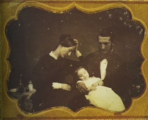 Memento Mori Photography, Memento Mori Photos, Post Mortem Pictures, Tintype Photos, Creeped Out, Early Photos, Victorian Photos, Vivian Maier, Momento Mori