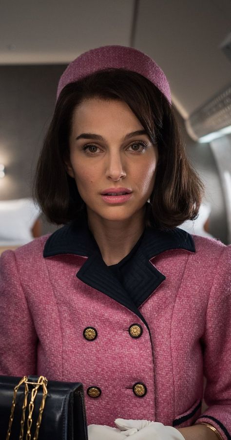 Jackie (2016) - IMDb -Natalie Portman as  Jacqueline Bouvier Kennedy. Jackie Movie, Jackie Film, Natalie Portman Oscar, Jackie 2016, White House Tour, Tv Clothes, Hollywood Costume, Costume Designer, Jackie O