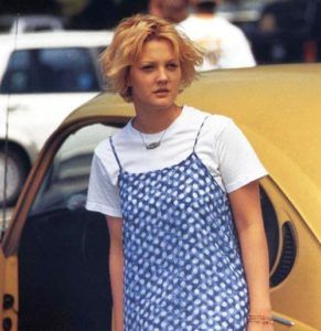 Drew Barrymore Slip Dress Drew Barrymore 90s, Drew Barrymore Style, 90s Grunge Outfits, Fashion 90s Style, Nineties Fashion, 1990 Style, 90s Grunge Hair, 90s Inspired Outfits, 90s Trends