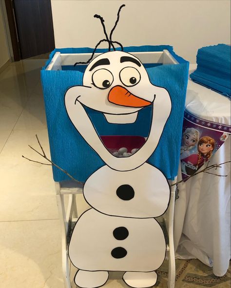 Party game to feed Olaf “snowballs” with a detachable nose to play “pin the nose on Olaf” Pin The Nose On Olaf, Disney Frozen Birthday, Toss Game, Frozen Birthday, The Nose, 3rd Birthday Parties, Party Game, Olaf, Disney Frozen