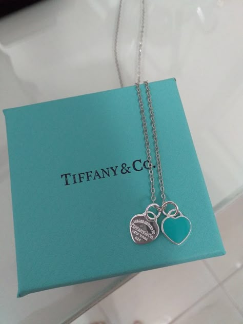 Colar Tiffany E Co, Tiffany And Co Jewelry, Tiffany Necklace, Girly Accessories, Classy Jewelry, Jewelry Lookbook, Tiffany And Co, Girly Jewelry, Jewelry Inspo