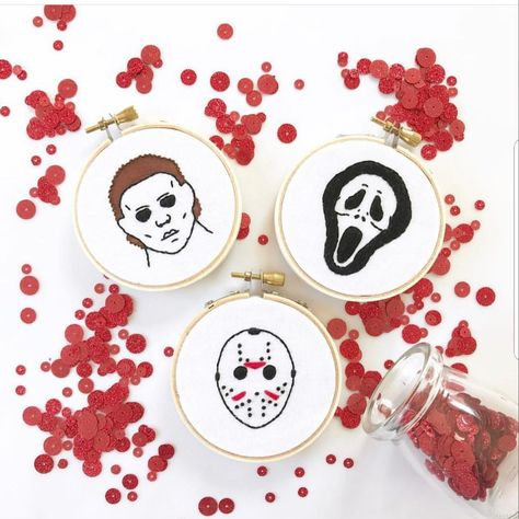 Horror Embroidery, Embroidery Designs By Hand, Hand Inspiration, Movie Embroidery, Mister Maker, Embroidery Hoop Decor, Embroidery Halloween, Fall Embroidery, Embroidered Hoop