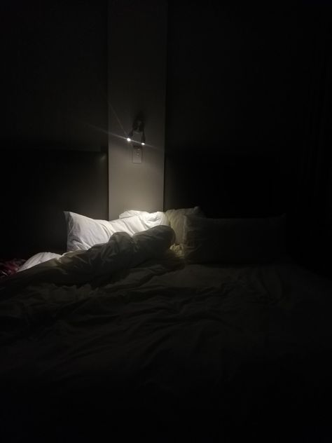 Dim Lit Bedroom, Bed Aesthetic Dark, Turing Test, Calming Backgrounds, Bed Lighting, Bed Night, Japanese Living Room, Bed At Night, Comfy Bedroom