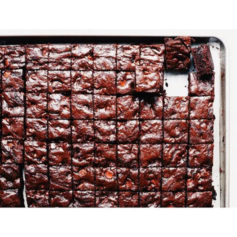 Half Sheet Brownies, Easy Sheet Pan Brownies, Sheet Desserts For A Crowd, How To Serve Brownies At A Party, Half Sheet Pan Desserts, Sheet Brownies, Sheet Desserts, Brownies Cup, Sheet Pan Brownies