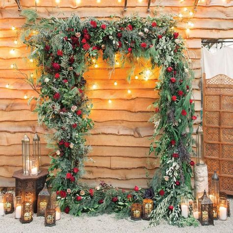 Holiday wedding reception details, portrait frame made out of greenery {Lauren Fair} Wedding Ceremony Decoration, Christmas Arch, Christmas Wedding Decorations, Rustic Wedding Backdrops, Christmas Wreaths With Lights, Christmas Background Images, Wedding Reception Backdrop, Rustic Wedding Chic, Winter Wedding Decorations