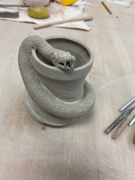 Clay Art Snake, Clay Snake Ideas, Snake Clay Art, Snake Ceramics, Clay Snake Sculpture, Snake Pottery, Pottery Lantern, Snake Sculpture, Clay Snake