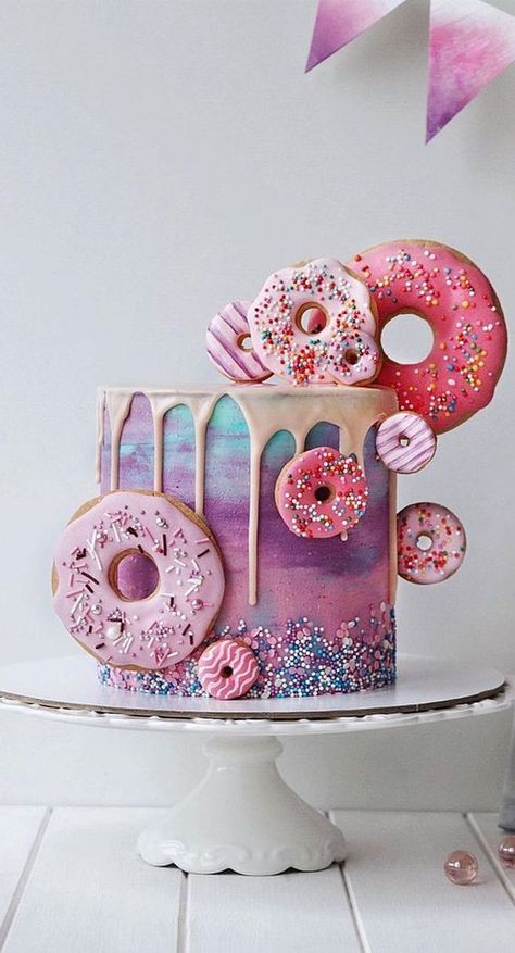 Pretty Cake Ideas, Tort Special, Gateau Harry Potter, Donut Birthday Cake, Donut Theme Party, Donut Themed Birthday Party, Candy Birthday Cakes, Pretty Cake, Donut Birthday Parties