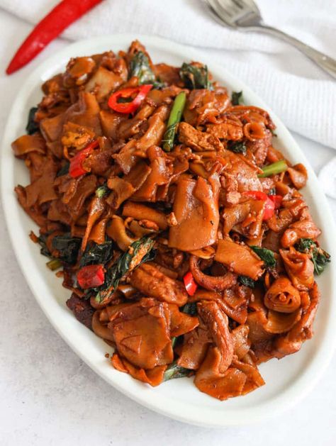 Pad See Ew - Christie at Home Pad See Ew Noodles, Vegetarian Stir Fry Sauce, Thai Recipes Noodles, Dried Rice, Pad See Ew, Vegetarian Stir Fry, Meat Free Recipes, Weekly Meals, Asian Inspired Dishes