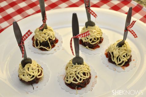 Cloudy with a Chance of Meatballs cake pops Meatball Cake, Avocado Recipes Pasta, Sweet Spaghetti, Avocado Pasta, Gooey Cookies, School Lunch Ideas, Tasty Meat, Cake Pop Recipe, What's For Dinner