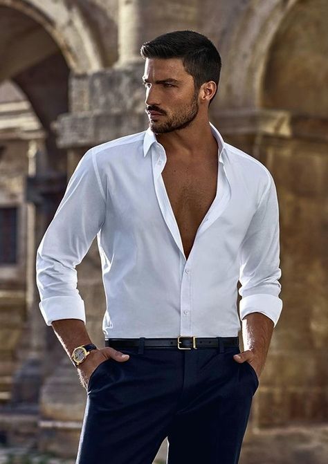 Italian Men, Photography Poses For Men, Men Fashion Casual Outfits, Well Dressed Men, Poses For Men, Good Looking Men, Well Dressed, Haircuts For Men, Mens Fashion Casual