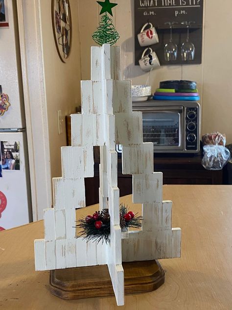 Jenga Christmas Tree, Jenga Block Ornaments, Jenga Block Christmas Crafts, Diy Jenga Blocks Ideas, Jenga Block Crafts, Jenga Crafts, Dollar Store Diy Decorations, Homework Ideas, Christmas Signs Diy